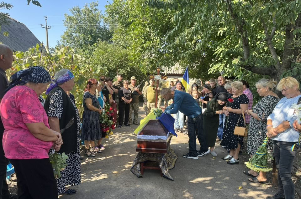 Із загиблим військовим попрощалися у Кам'янецькій громаді 