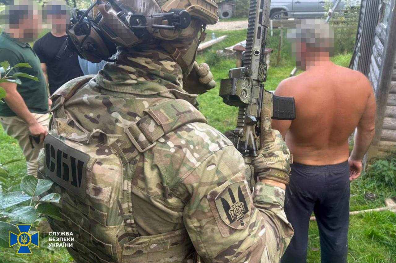 Поліція провела обшуки на Кіровоградщині для викриття банди, що тероризувала кілька регіонів 