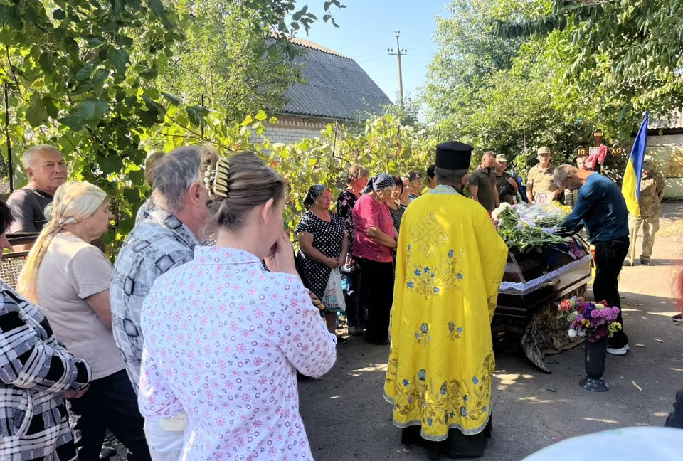 Із загиблим військовим попрощалися у Кам'янецькій громаді 