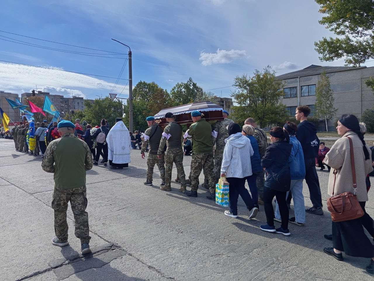 У Долинській попрощалися із загиблим воїном Миколою Посуньком.