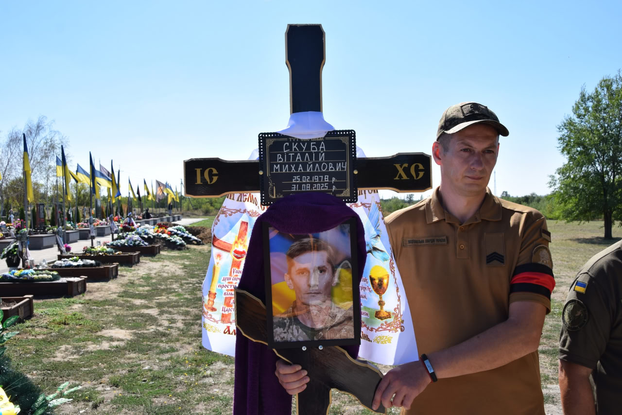 У Петрівській громаді в останню путь провели загиблого військового Віталія Скубу.