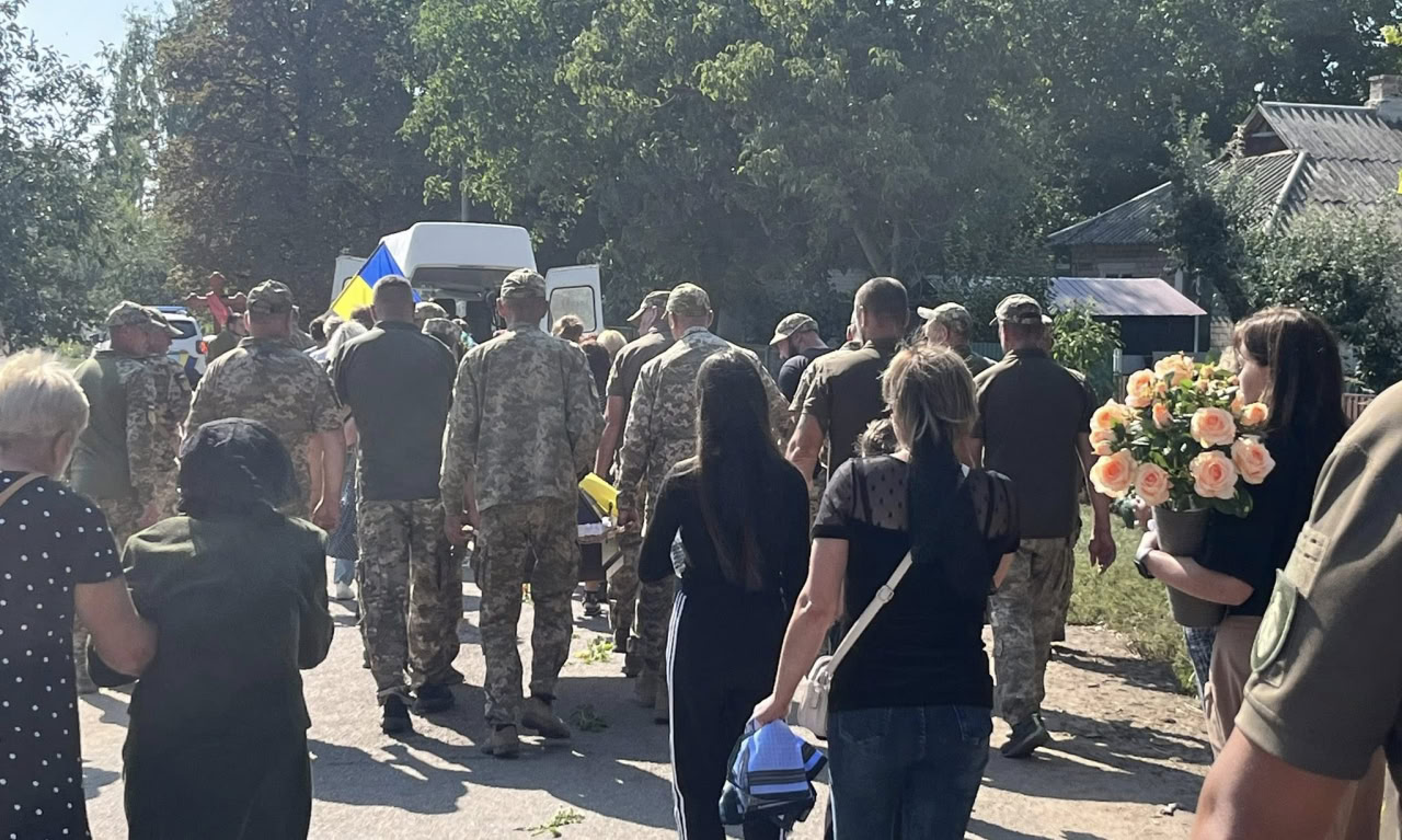 Із загиблим військовим попрощалися у Кам'янецькій громаді 