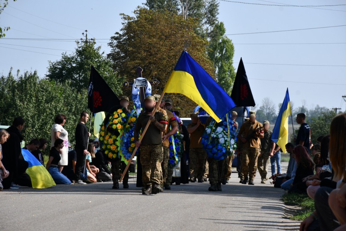 У Приютівській громаді в останню путь провели загиблого Івана Ляховича.