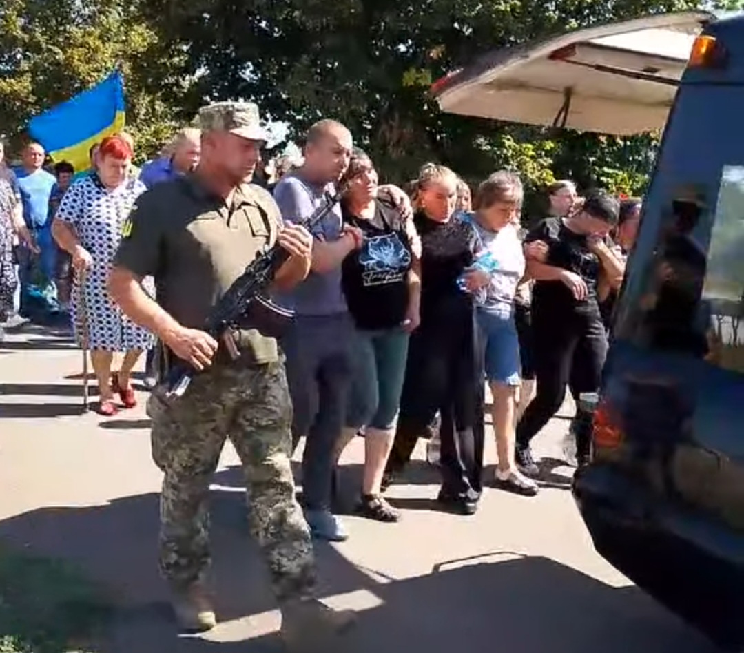 У Глодоській громаді в останню путь провели загиблого на Дніпропетровщині Олександра Погрібняка.