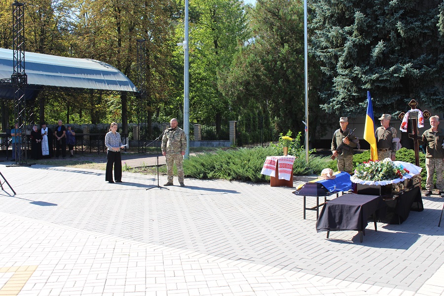Жителі Маловисківської громади попрощалися із загиблим воїном Олександром Ляшецьким.
