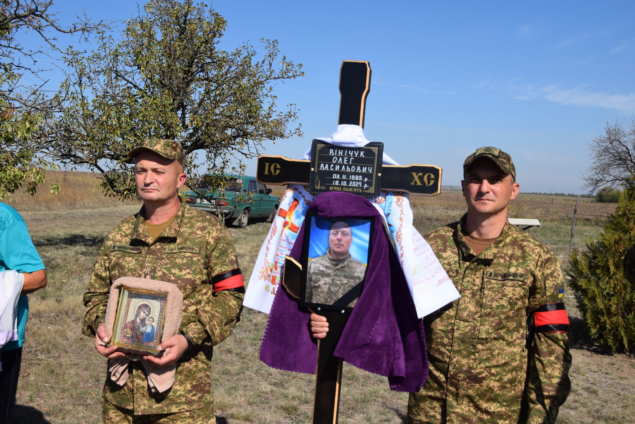 У Петрівській громаді в останню путь провели загиблого на Харківщині Олега Вінічука.