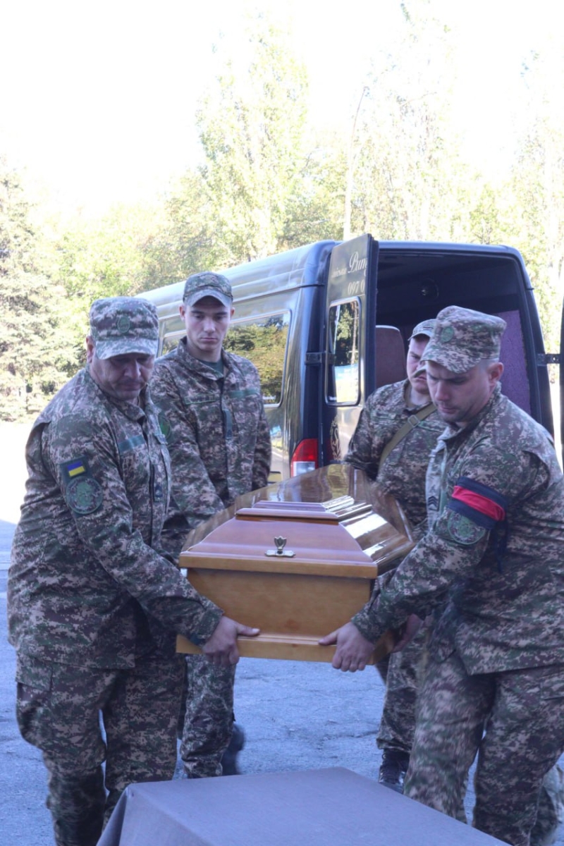 У Світловодську в останню путь провели загиблого на Харківщині Сергія Буякіна.