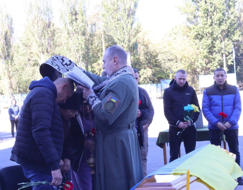 У Світловодську в останню путь провели загиблого на Харківщині Сергія Буякіна.