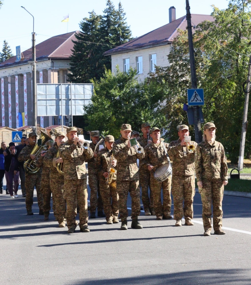 У Світловодську в останню путь провели загиблого на Харківщині Сергія Буякіна.
