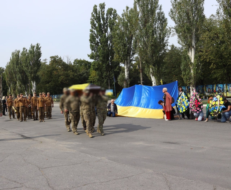 У Світловодську в останню путь провели військового Андрія Макея, який загинув на Донеччині.