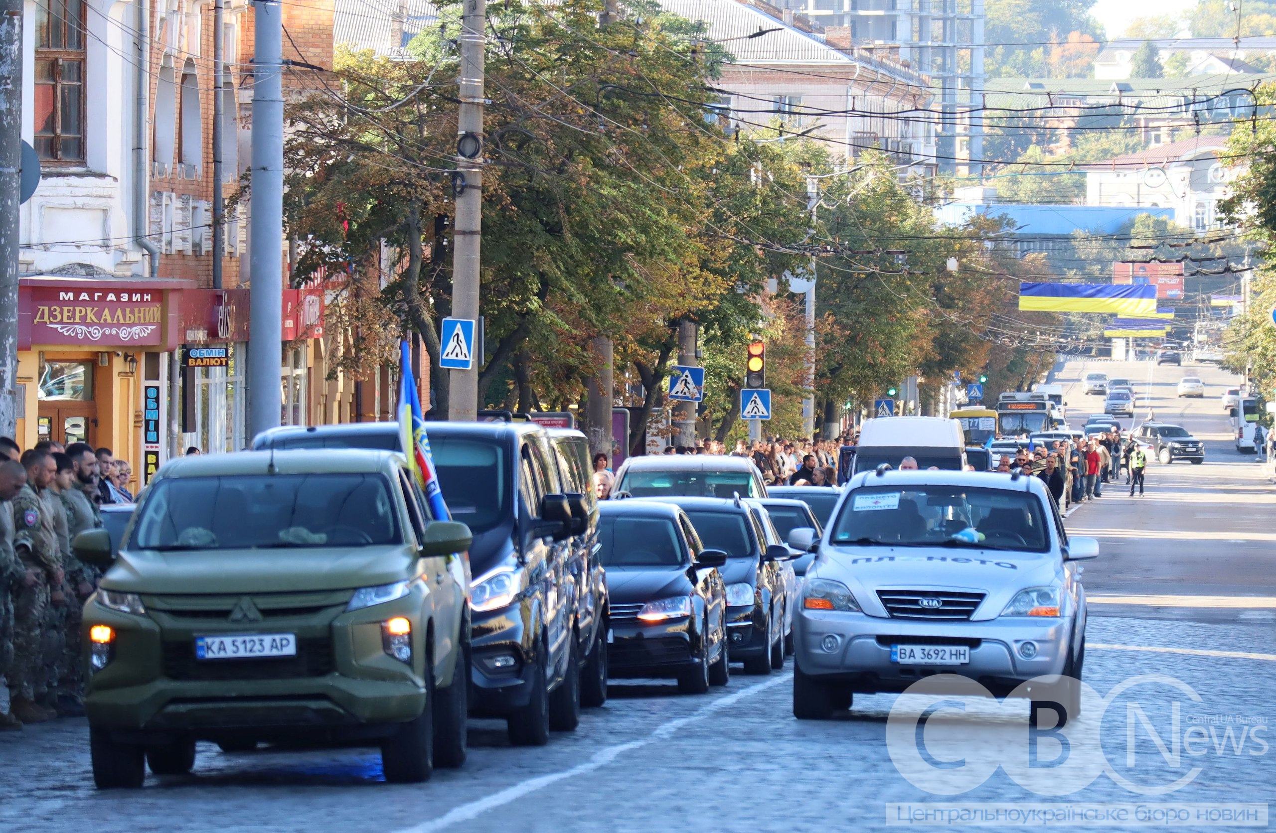 Із майором поліції та солдатом, які загинули на війні, попрощалися у Кропивницькому