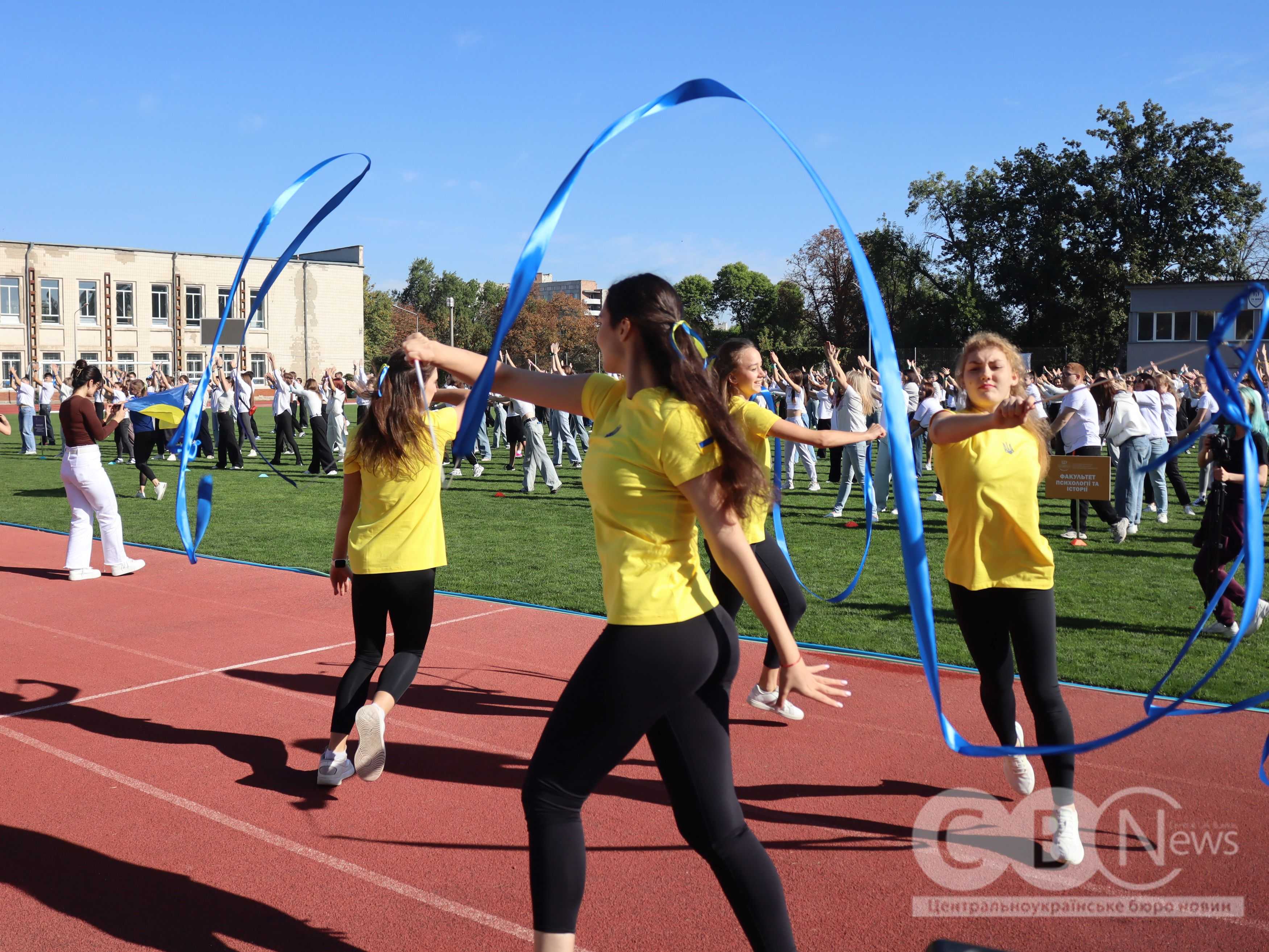 24 вересня на стадіоні факультету спорту та фізичної культури ЦДУ у Кропивницькому відбулася щорічна руханка, до якої долучилися щонайменше 300 учасників.