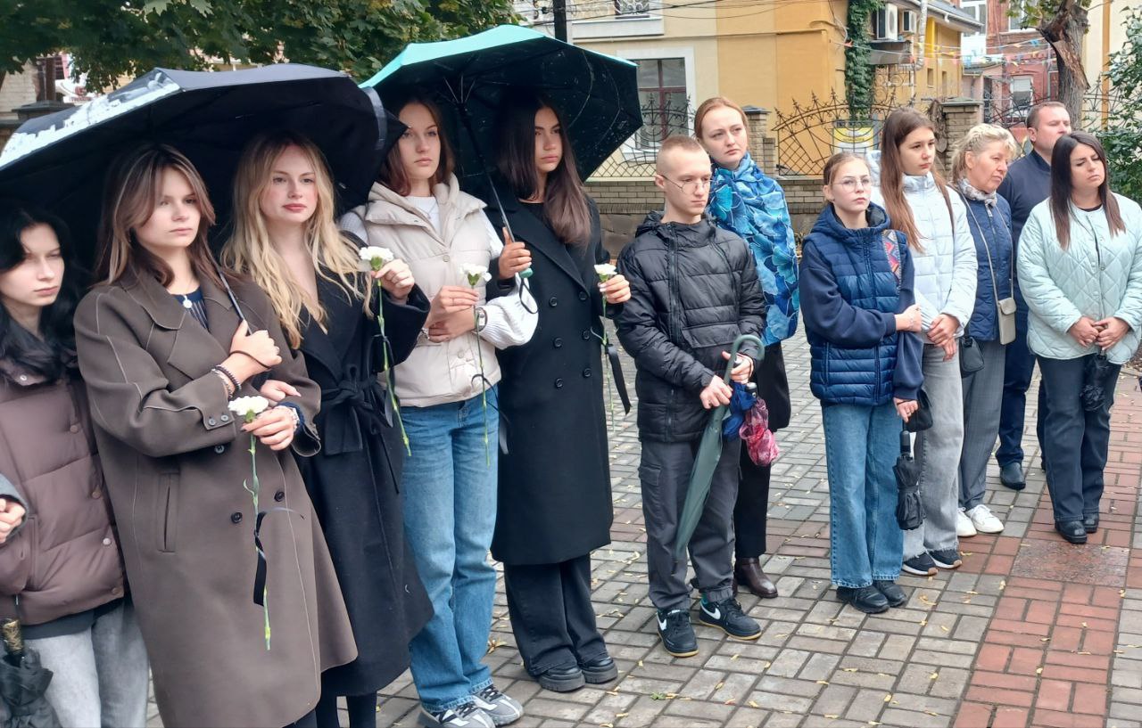 30 вересня у Кропивницькому в сквері перед Великою хоральною синагогою вшанували пам'ять жертв Бабиного Яру.