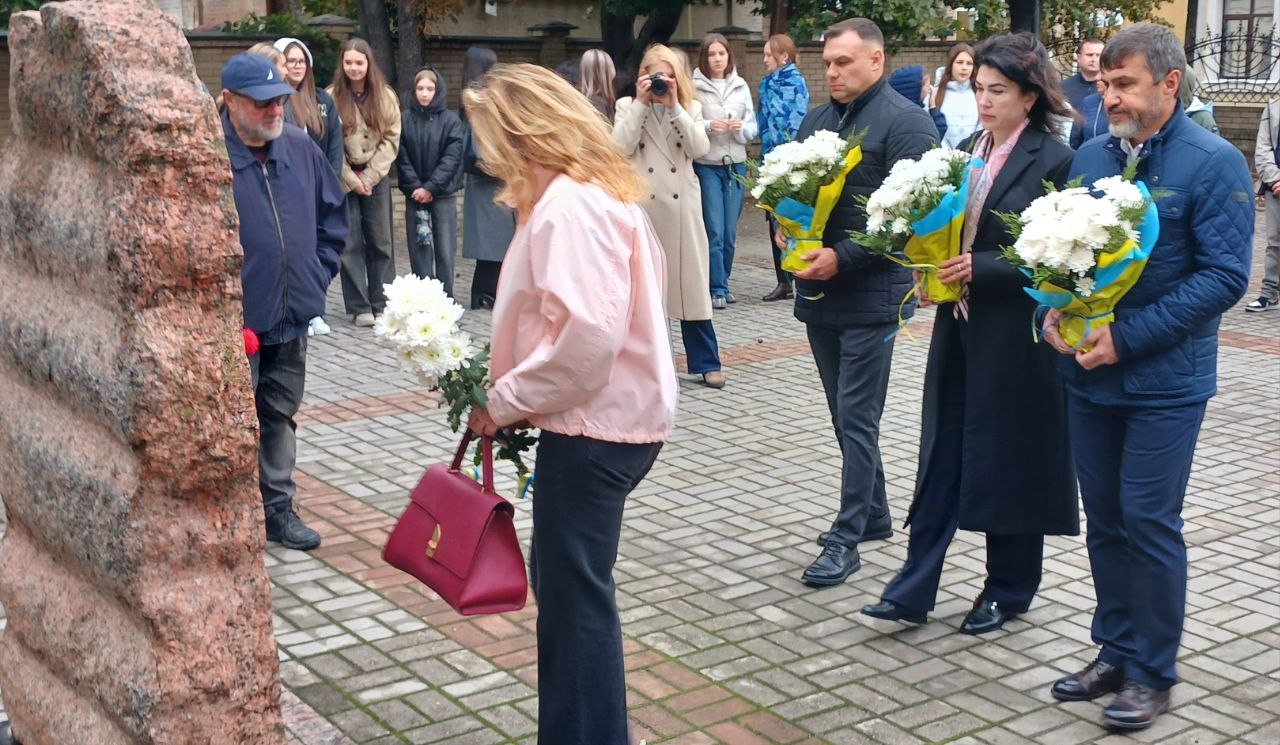 30 вересня у Кропивницькому в сквері перед Великою хоральною синагогою вшанували пам'ять жертв Бабиного Яру.