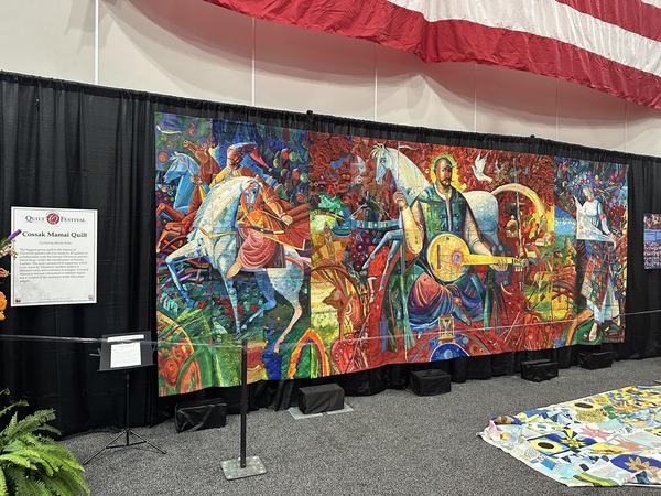 На фестивалі в Г’юстоні показали квілт із соняшниками, зшитий за участі студентів ЦДУ