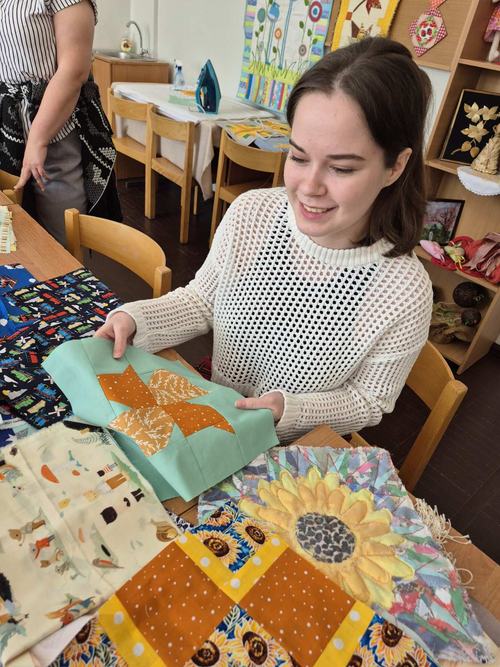 На фестивалі в Г’юстоні показали квілт із соняшниками, зшитий за участі студентів ЦДУ