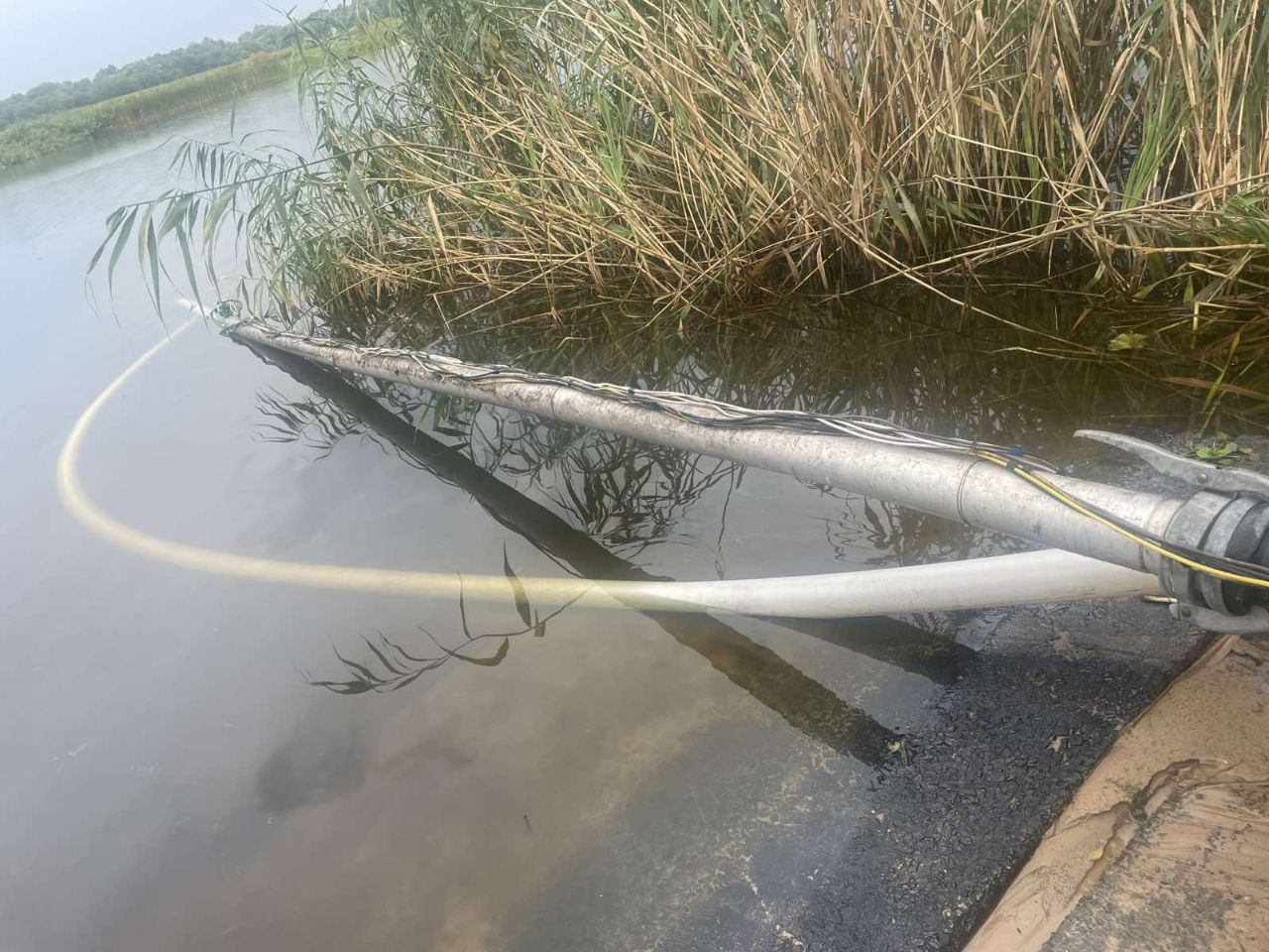 На березі Південного Бугу в Голованівському районі незаконно встановили насосну станцію