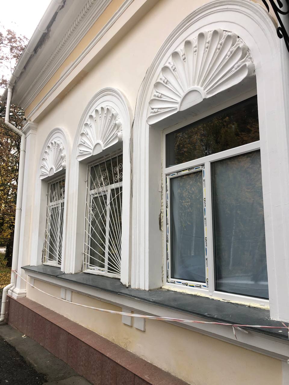 У Кропивницькому в обласній філармонії замінили вікна після повітряної атаки росіян