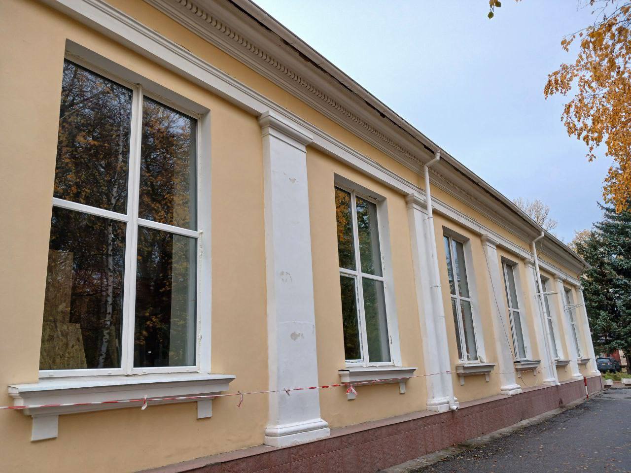 У Кропивницькому в обласній філармонії замінили вікна після повітряної атаки росіян