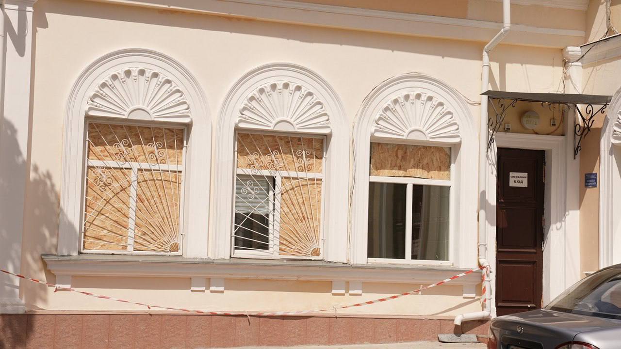 У Кропивницькому в обласній філармонії замінили вікна після повітряної атаки росіян
