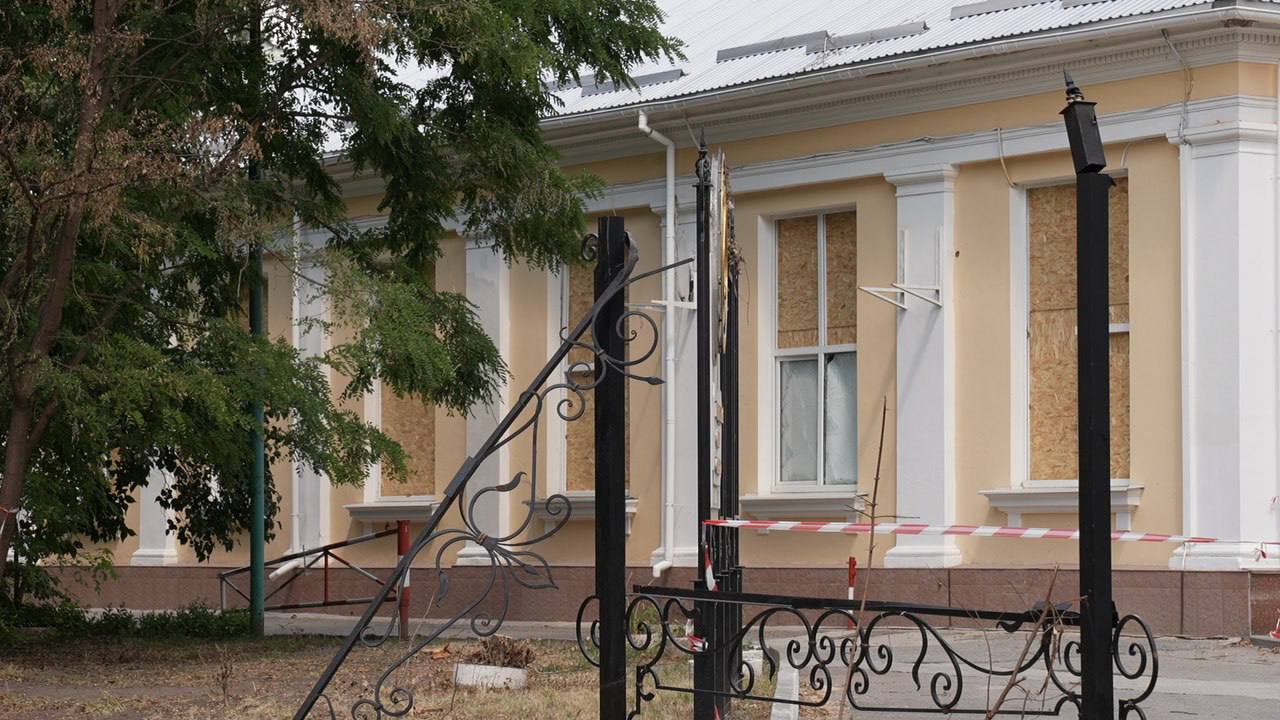 У Кропивницькому в обласній філармонії замінили вікна після повітряної атаки росіян