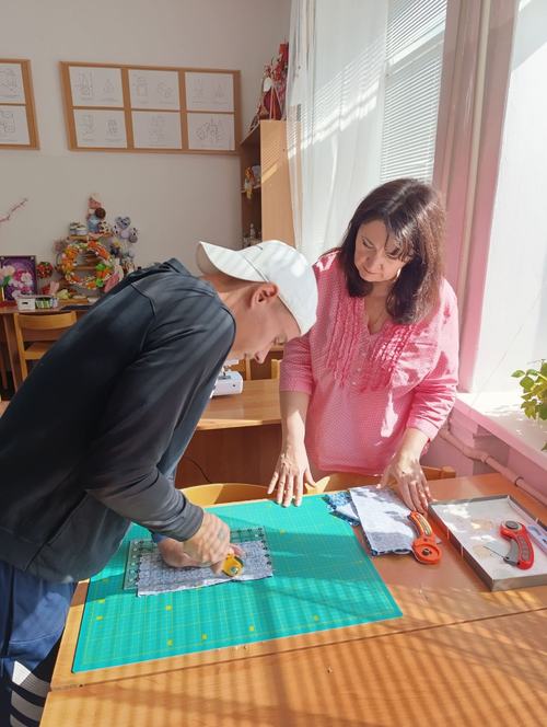 На фестивалі в Г’юстоні показали квілт із соняшниками, зшитий за участі студентів ЦДУ