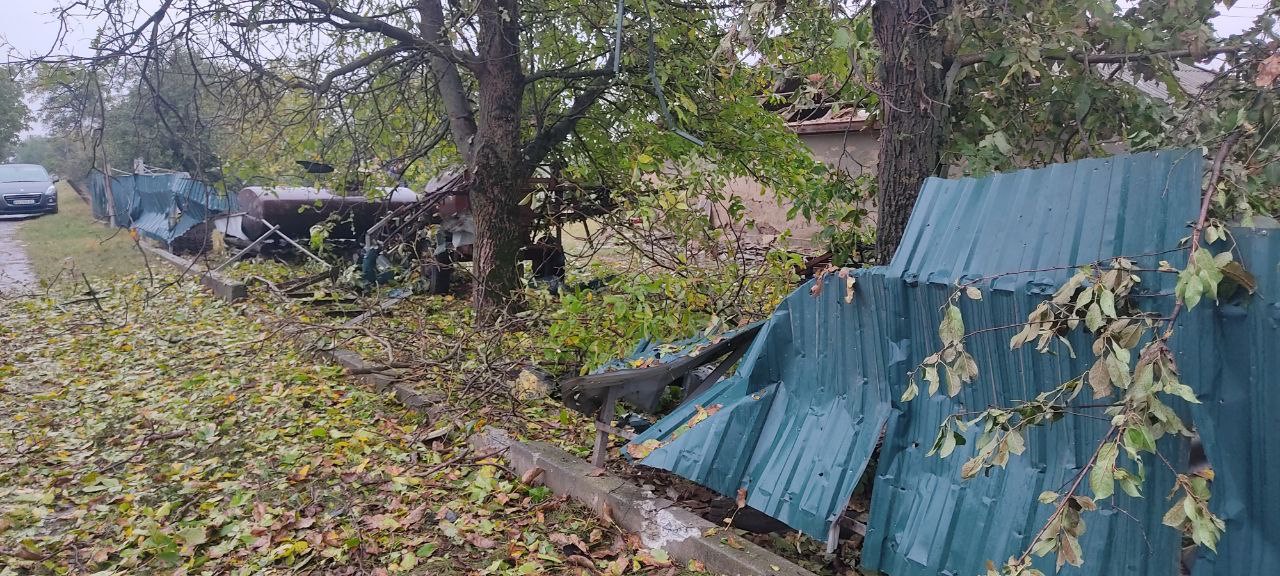 5 жовтня внаслідок падіння уламків російського безпілотника пошкоджень зазнали 15 домоволодінь у Благовіщенській громаді.