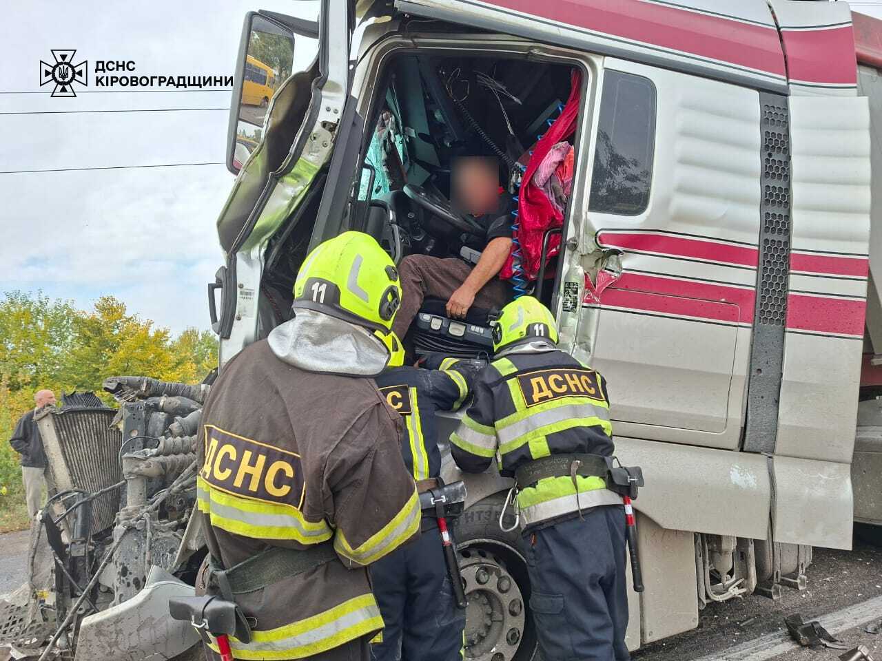 6 жовтня в Олександрії у ДТП з двома вантажними автомобілями травмувався чоловік.
