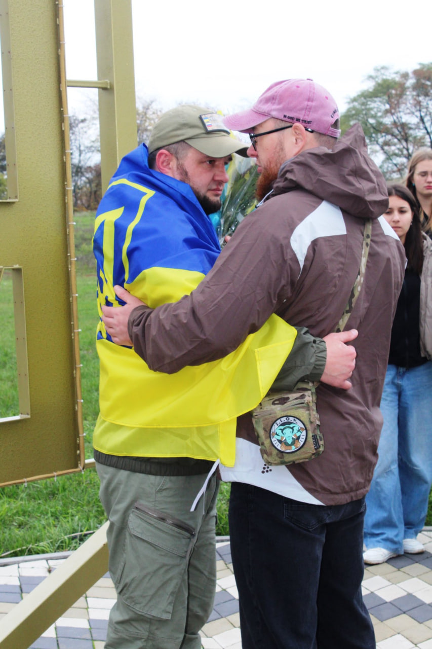 Після понад трьох років полону до Долинської громади повернувся військовий