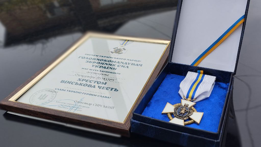 Матері військового зі Світловодська вручили відзнаку від Головнокомандувача ЗСУ