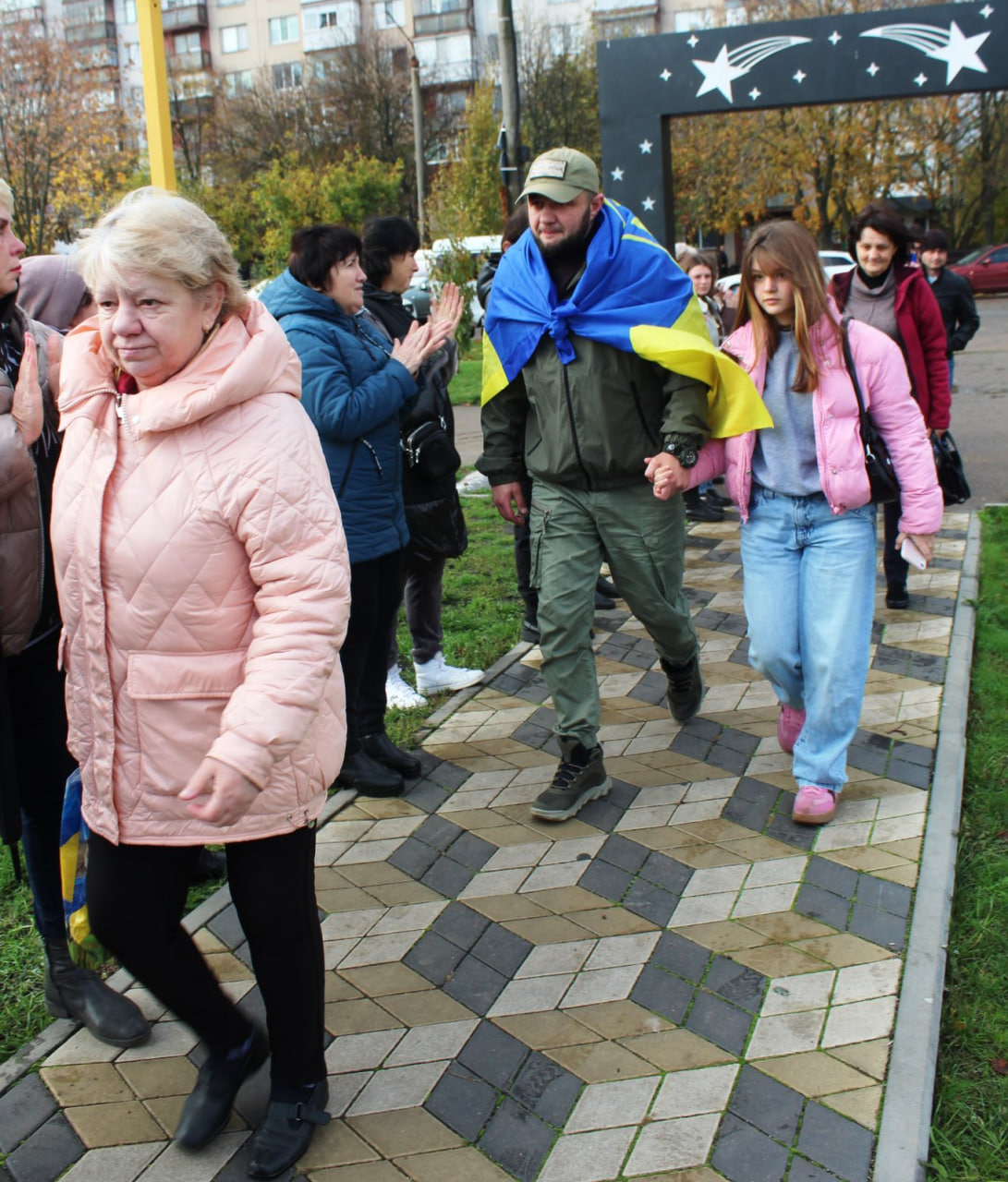 Після понад трьох років полону до Долинської громади повернувся військовий