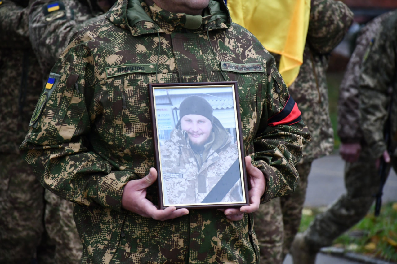 У Приютівці провели в останню путь молодшого сержанта Віктор Бердника.