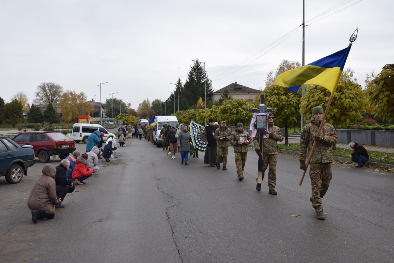 Із загиблим головним сержантом попрощалися в Петрівській громаді