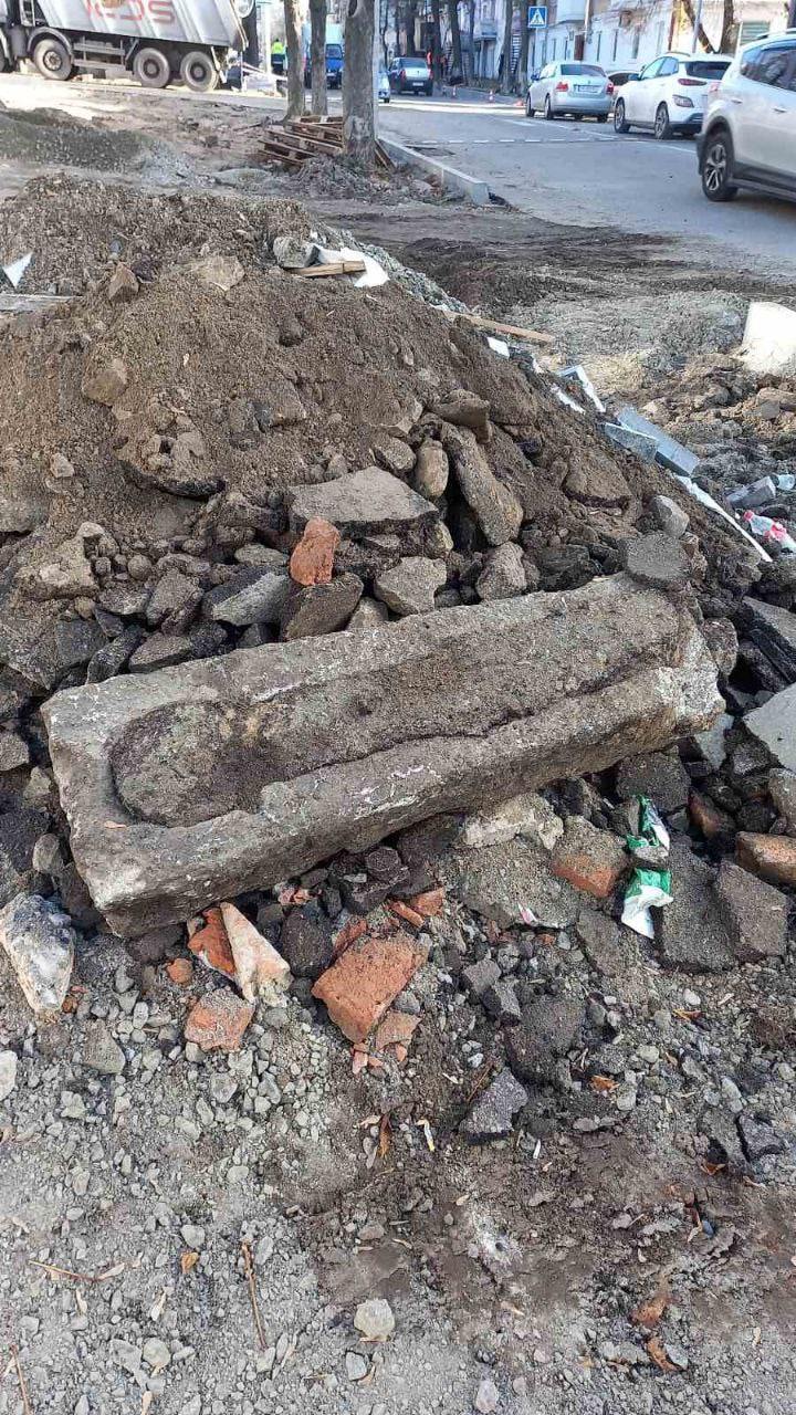 Архітектурний елемент XIX століття знайшли під час будівництва у Кропивницькому