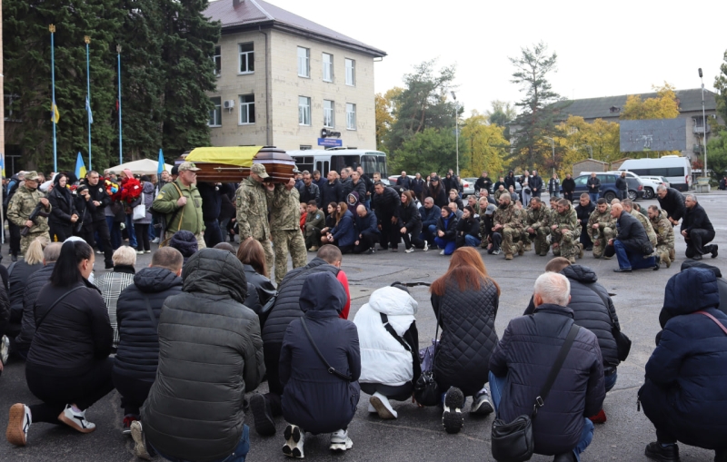 Із загиблим воїном попрощалися на Кіровоградщині