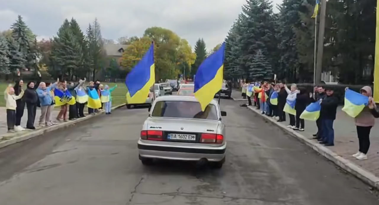 Військового Дмитра Мазурика після трирічного полону зустріли в Гайвороні