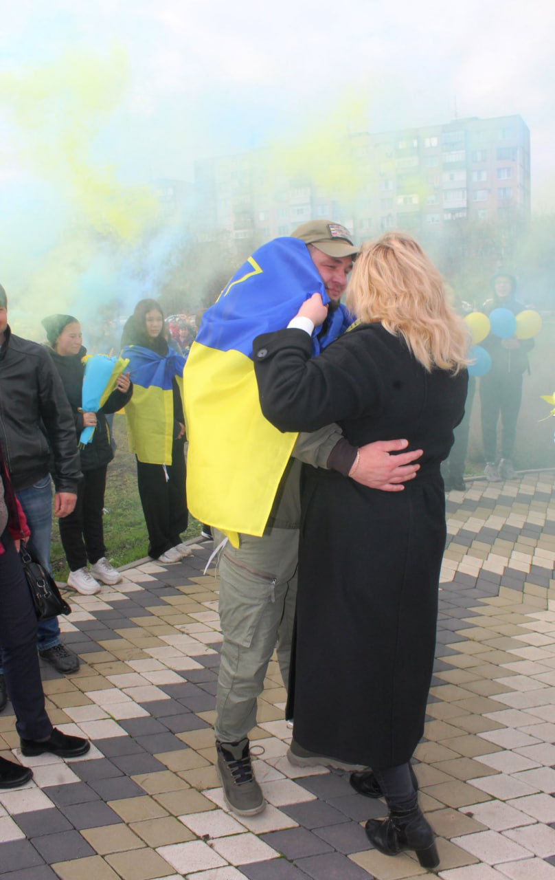 Після понад трьох років полону до Долинської громади повернувся військовий