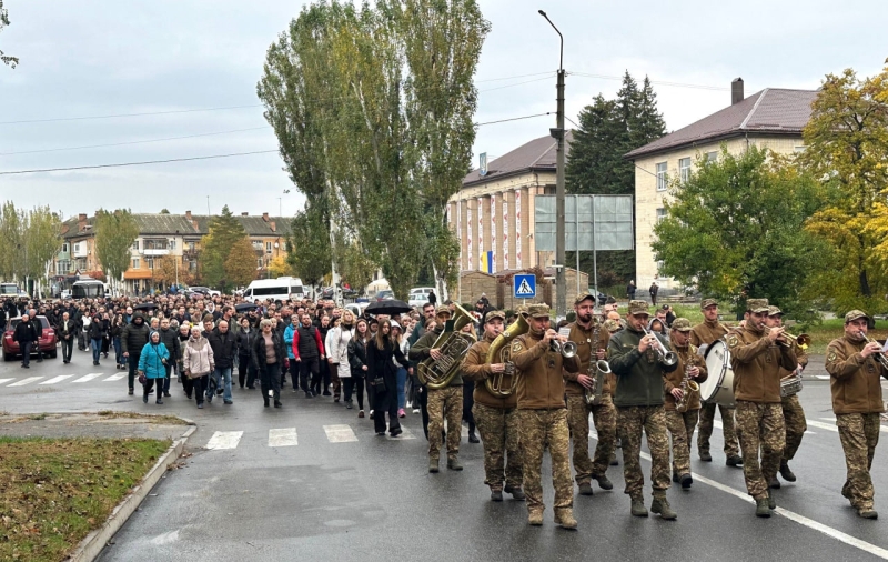Із загиблим воїном попрощалися на Кіровоградщині