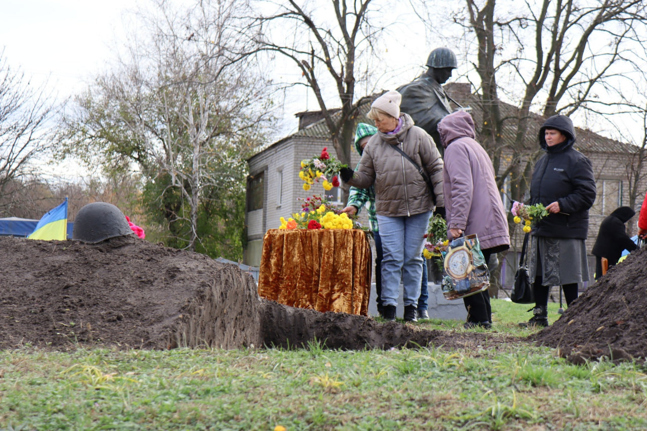 У селі Онуфріївської громади перепоховали останки двох воїнів Другої світової війни