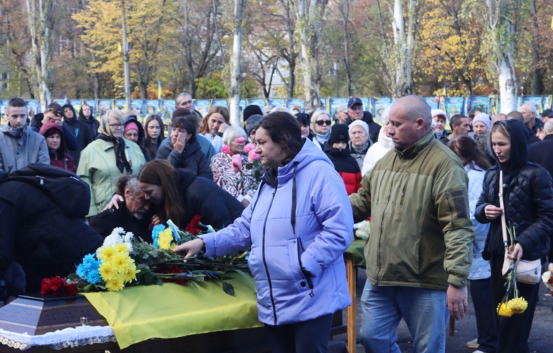 Із загиблим воїном попрощалися у Світловодській громаді