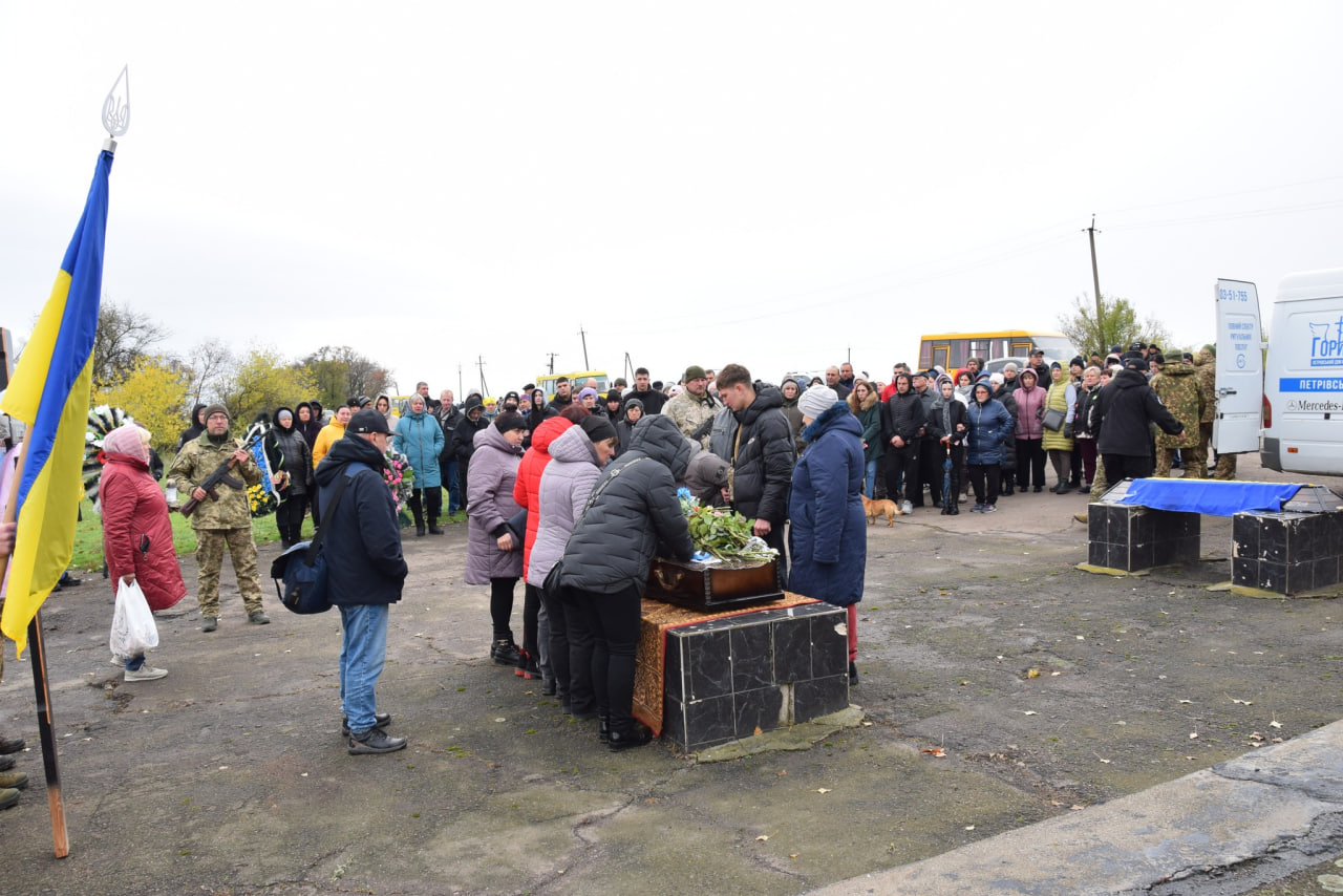 Із загиблим головним сержантом попрощалися в Петрівській громаді