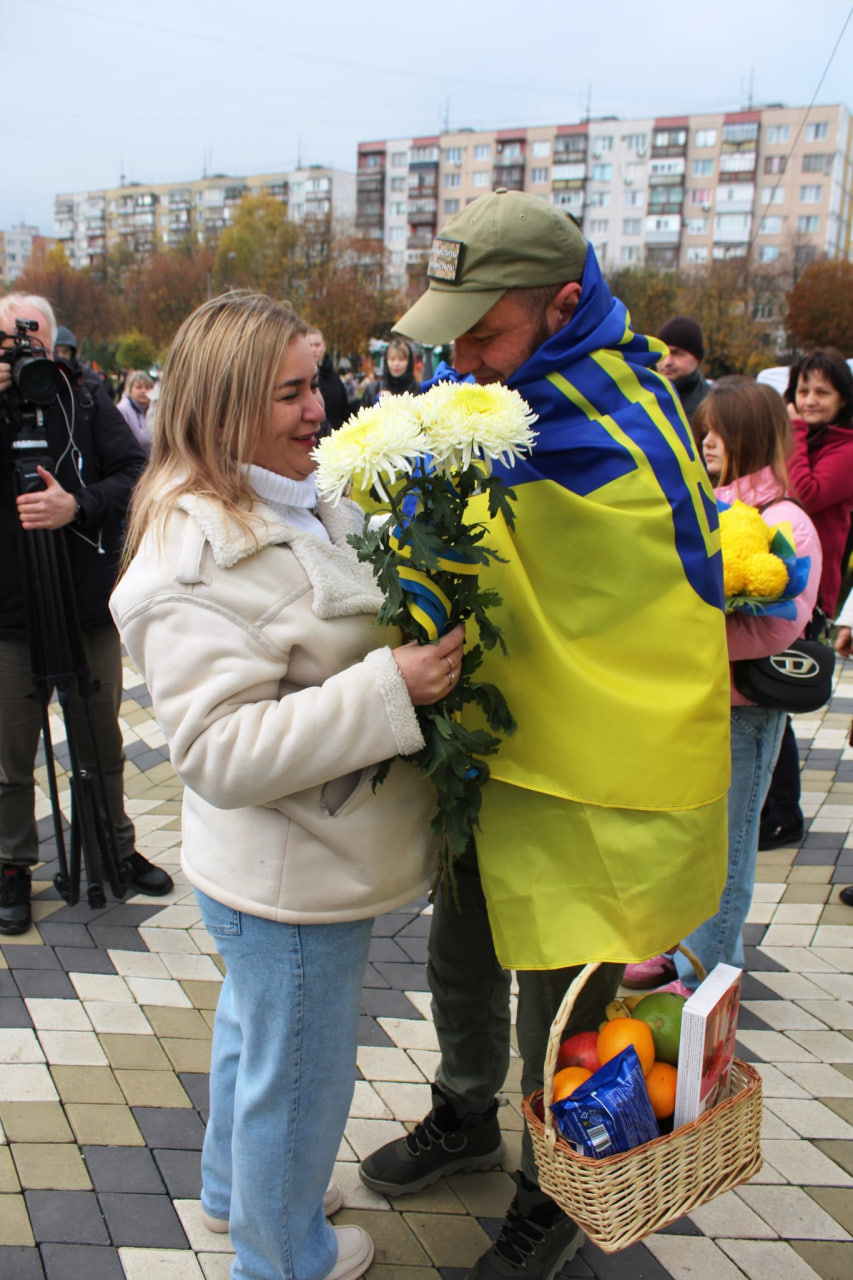 Після понад трьох років полону до Долинської громади повернувся військовий
