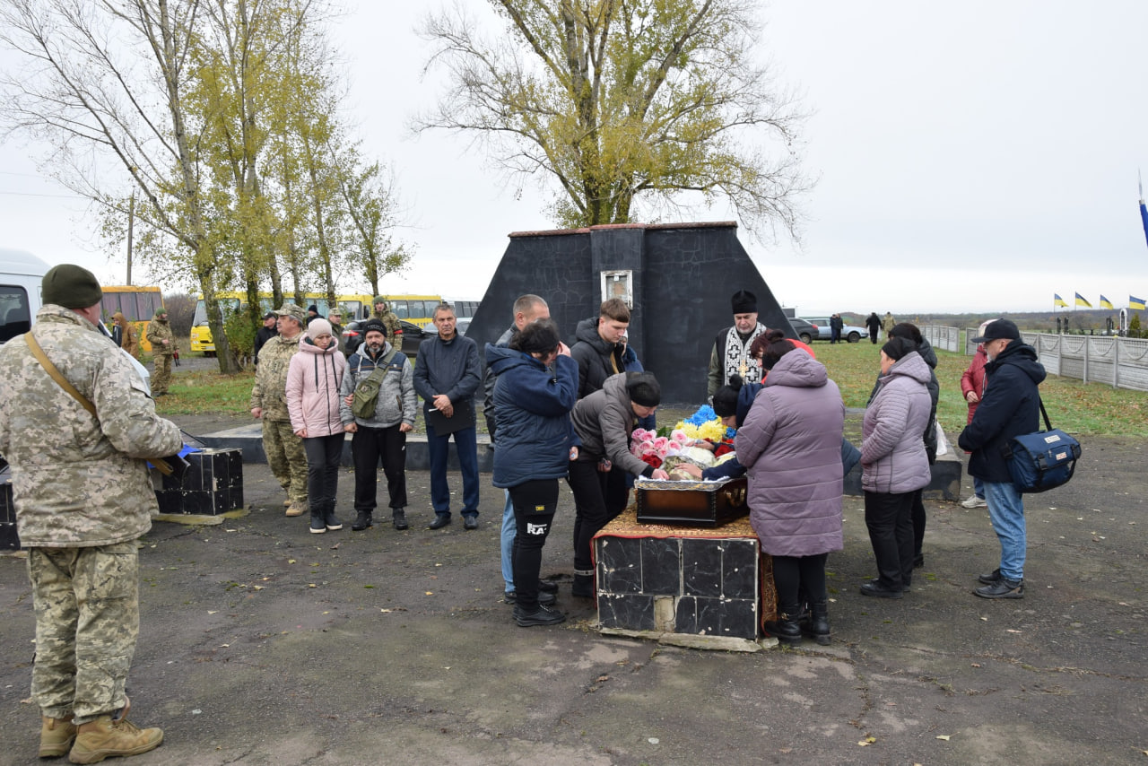 Із загиблим головним сержантом попрощалися в Петрівській громаді