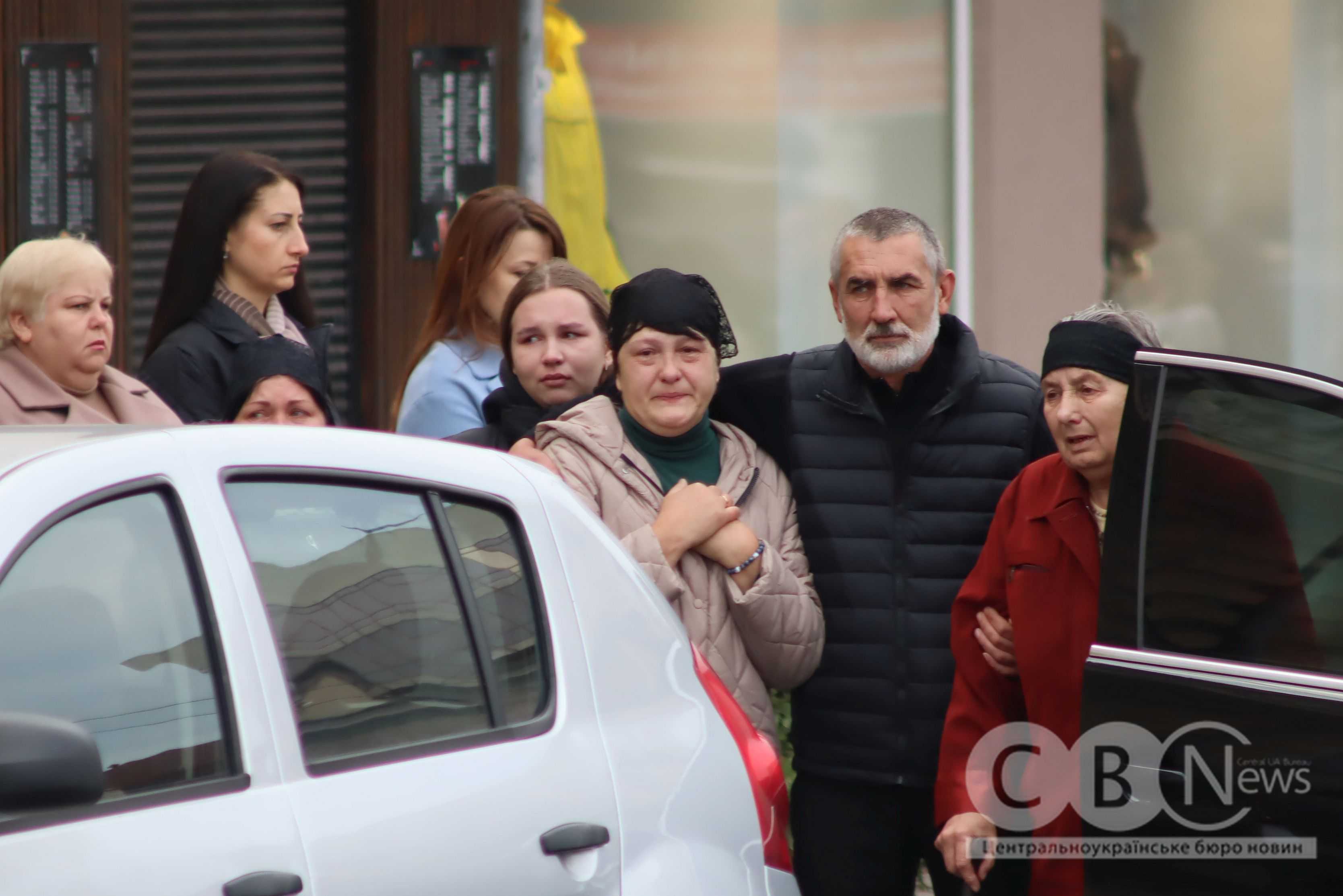 У Кропивницькому попрощалися з двома загиблими військовими — старшим солдатом Михайлом Бандуркою та солдатом Віталієм Поповичем.