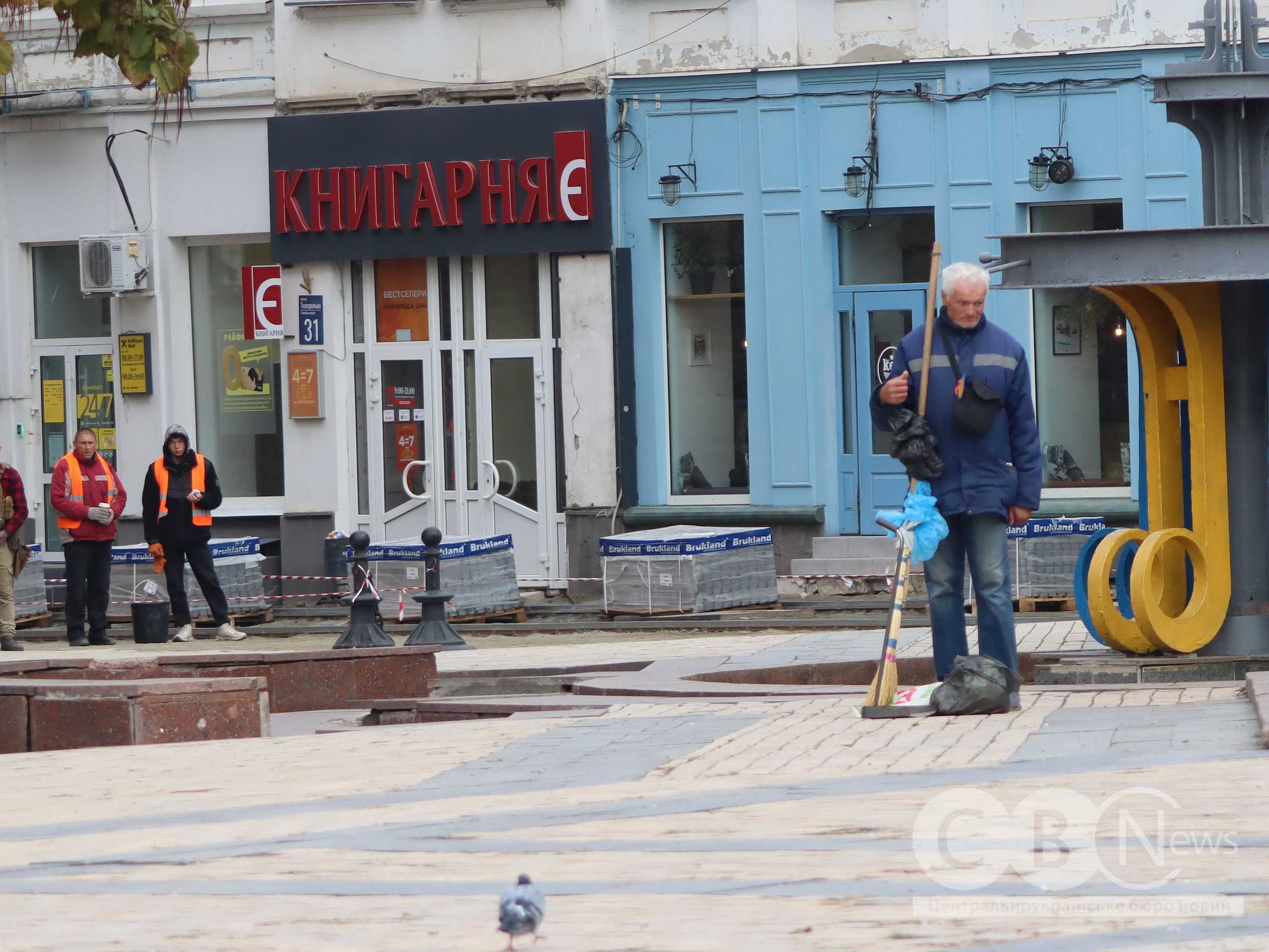 У Кропивницькому попрощалися з двома загиблими військовими — старшим солдатом Михайлом Бандуркою та солдатом Віталієм Поповичем.