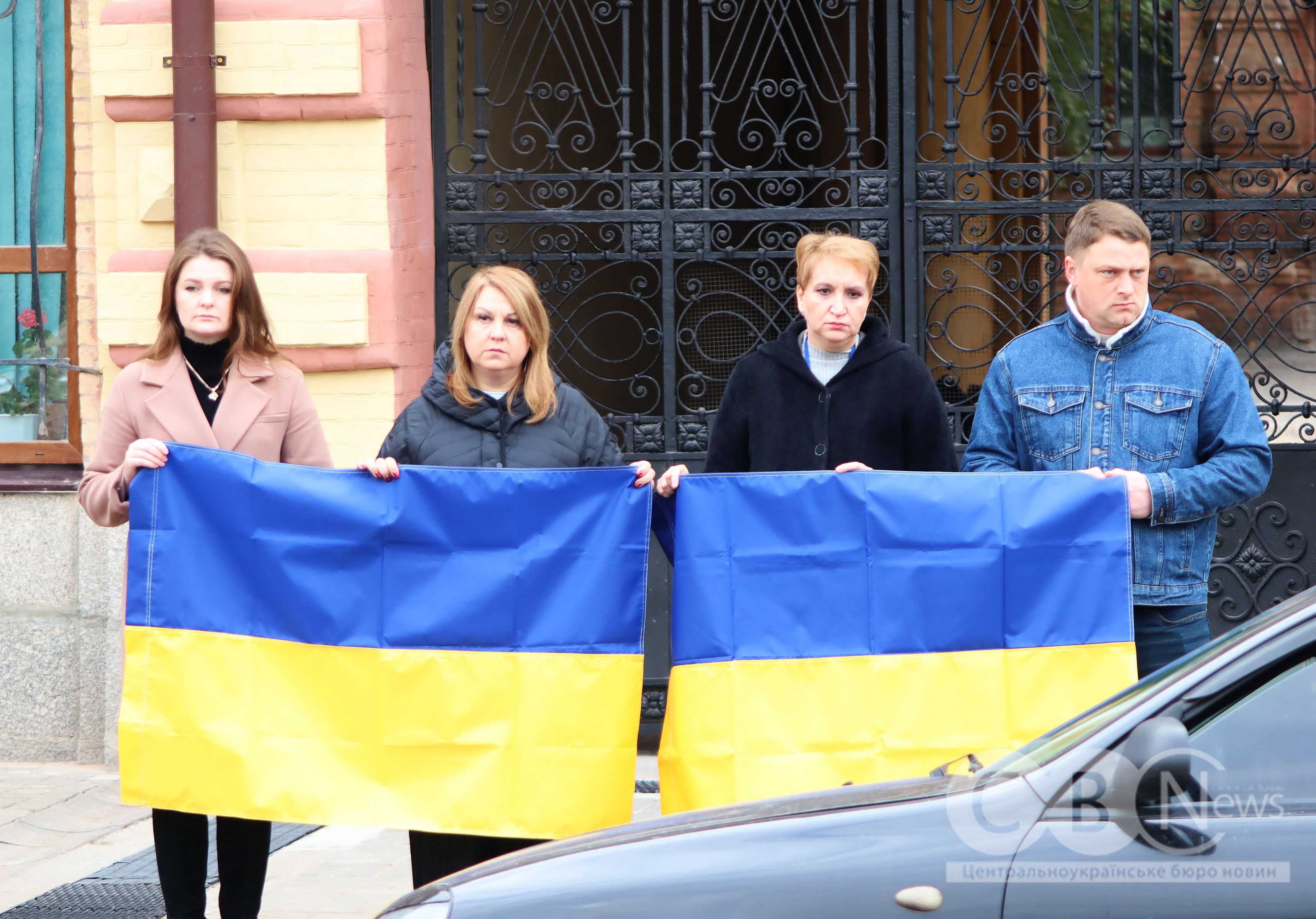 У Кропивницькому попрощалися з двома загиблими військовими — старшим солдатом Михайлом Бандуркою та солдатом Віталієм Поповичем.