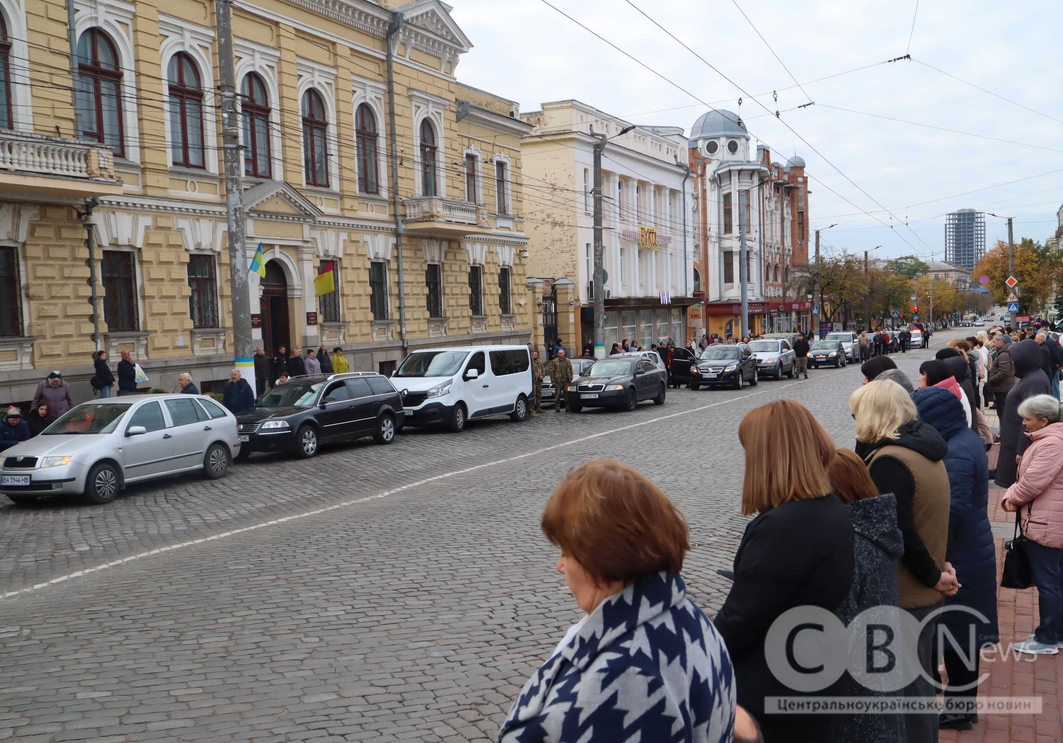 У Кропивницькому попрощалися з двома загиблими військовими — старшим солдатом Михайлом Бандуркою та солдатом Віталієм Поповичем.