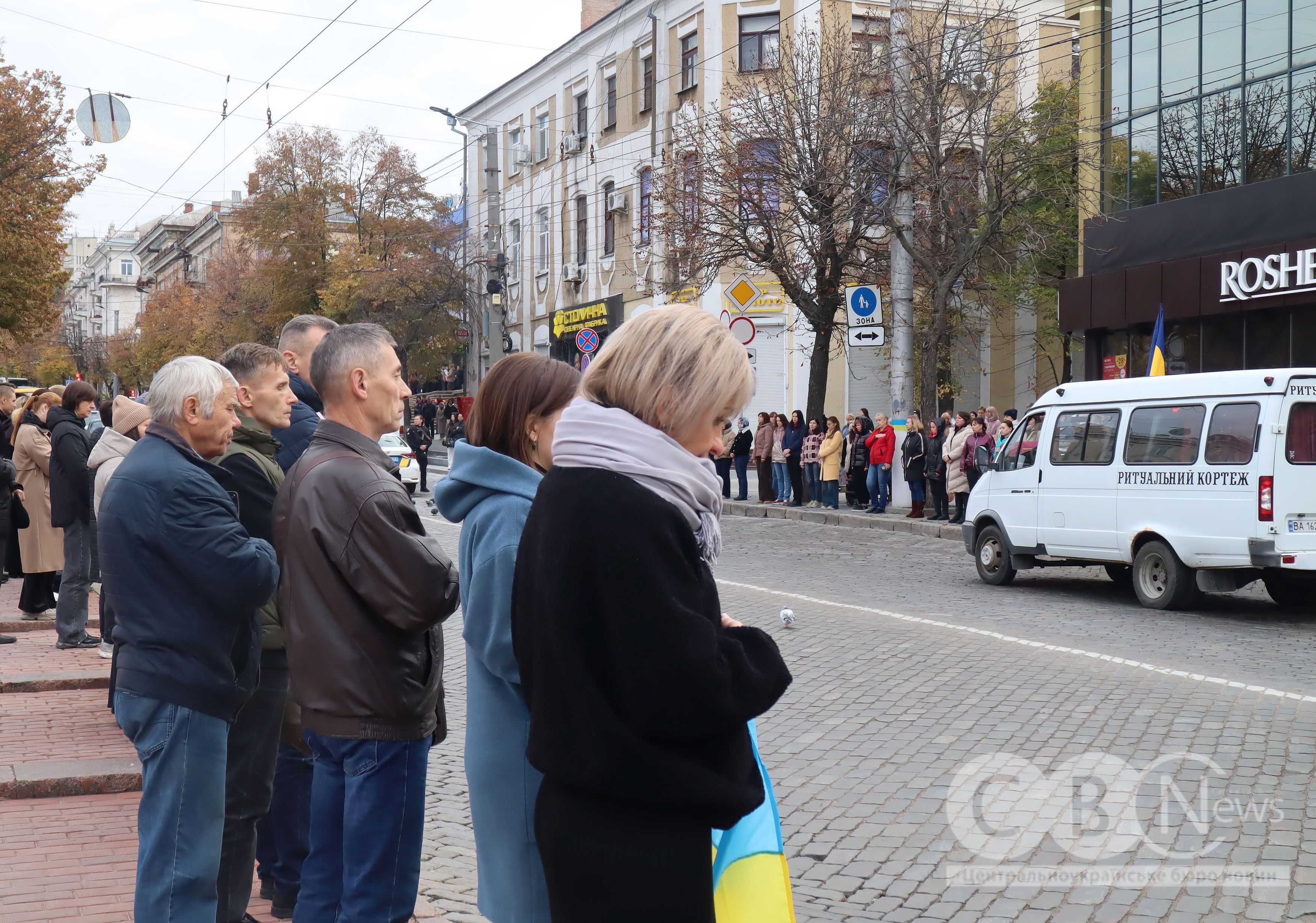 У Кропивницькому попрощалися з двома загиблими військовими — старшим солдатом Михайлом Бандуркою та солдатом Віталієм Поповичем.
