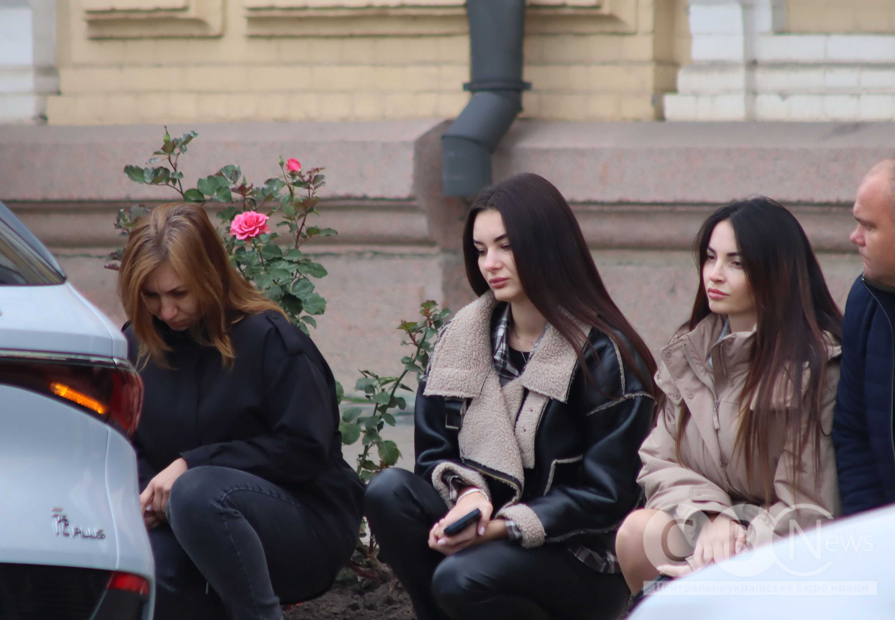 У Кропивницькому попрощалися з двома загиблими військовими — старшим солдатом Михайлом Бандуркою та солдатом Віталієм Поповичем.