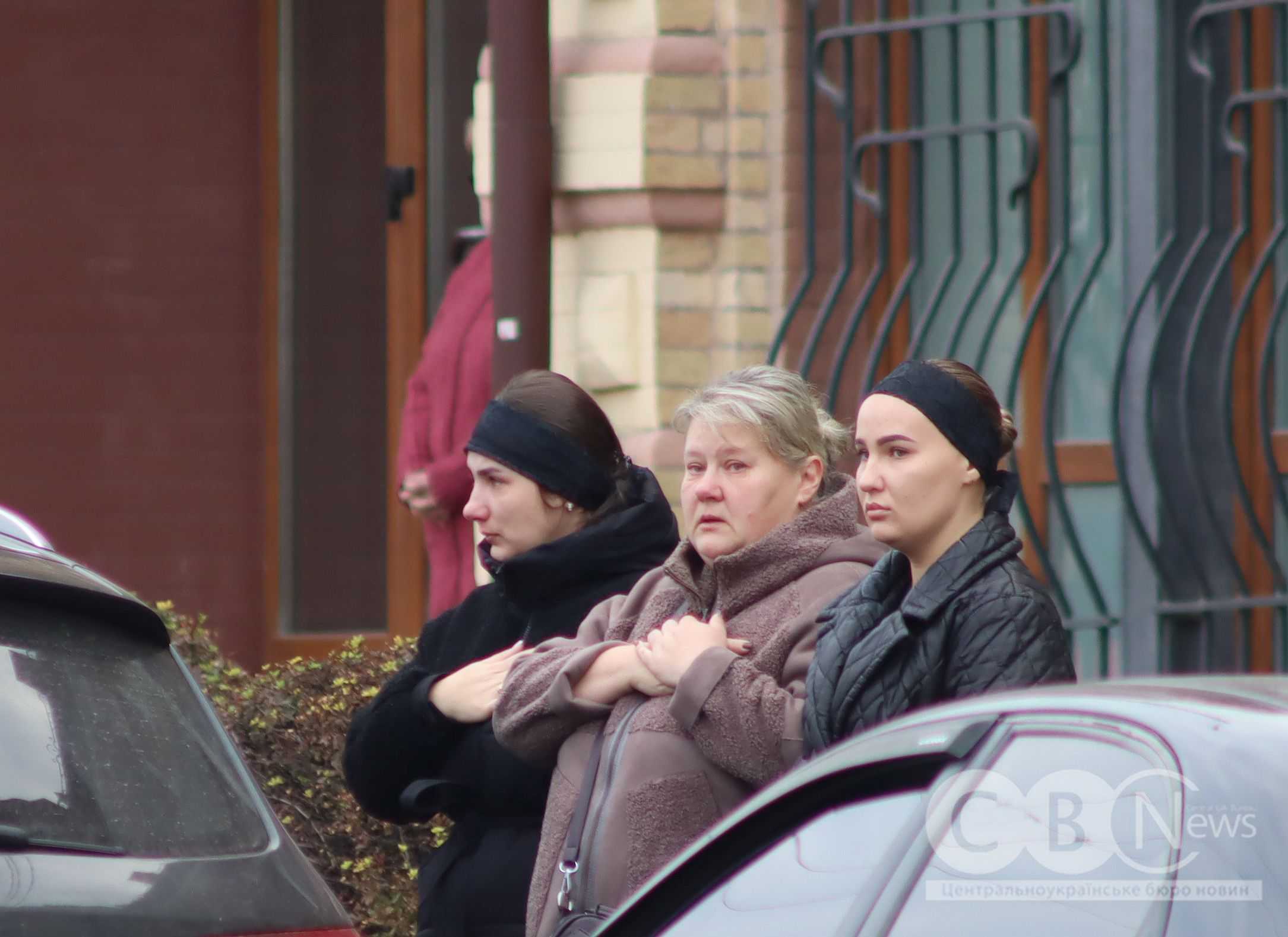У Кропивницькому попрощалися з двома загиблими військовими — старшим солдатом Михайлом Бандуркою та солдатом Віталієм Поповичем.